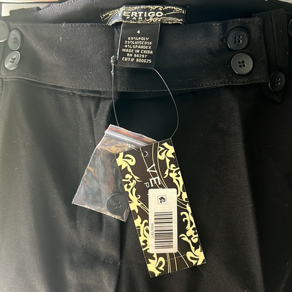 Vertigo ✨ Black, Mid Rise Bermuda Shorts 🖤 - Picture 7 of 8